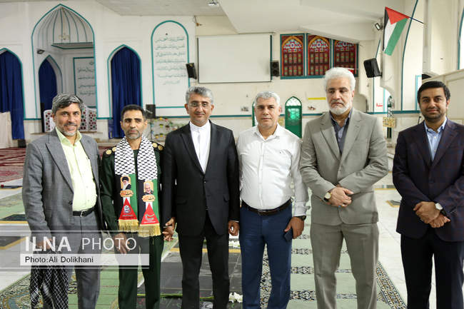 غبار روبی گلزار شهدا به مناسبت آغاز هفته کارگر در بندرعباس