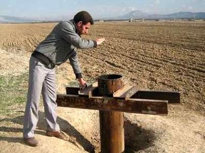 کاهش 40 متری سطح ایستابی چاه‌های آب روانسر