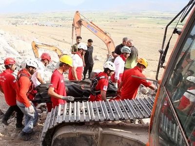 دومین جسد حادثه معدن شازند از زیر آوار بیرون کشیده شد