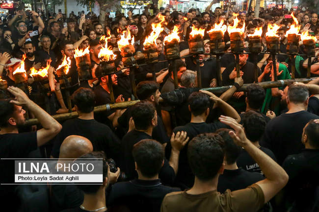 آیین مشعل گردانی در دولت آباد