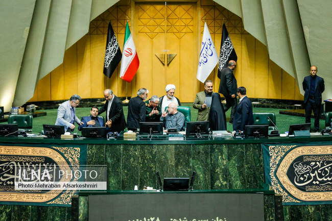 نشست علنی یکشنبه پنج مرداد مجلس شورای اسلامی 