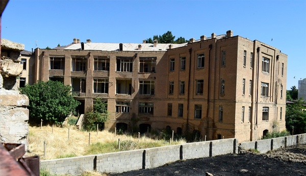 ۲۵ درصد بنای بیمارستان مسیح مرادیان در آتشسوزی تخریب شد/ ارسال شکایت میراث فرهنگی کرمانشاه به دادستانی و شورای تامین