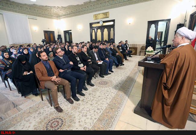 دیدار جمعی از دانشجویان دانشگاه‌های مختلف کشور با آیت‌الله هاشمی ر