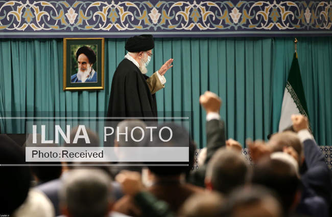 دیدار جمعی از مردم، مسئولان و مهمانان کنفرانس وحدت اسلامی با مقام مع�