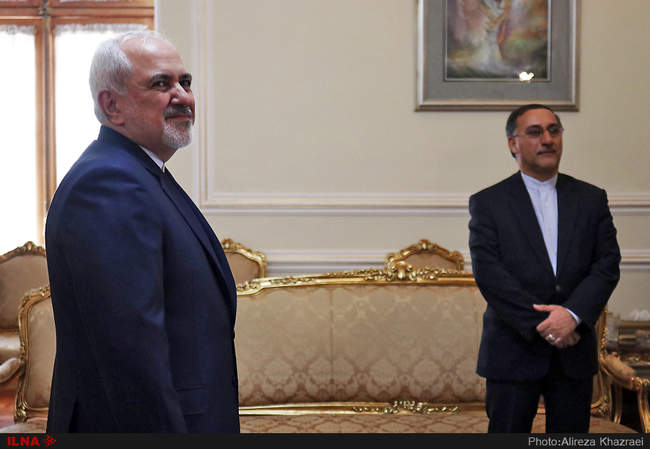 تقدیم استوارنامه سفیر جدید فرانسه به وزیر امور خارجه