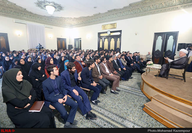 دیدار اعضای تشکل‌های دانشجویی دانشگاه آزاد اسلامی با آیت‌الله هاشم