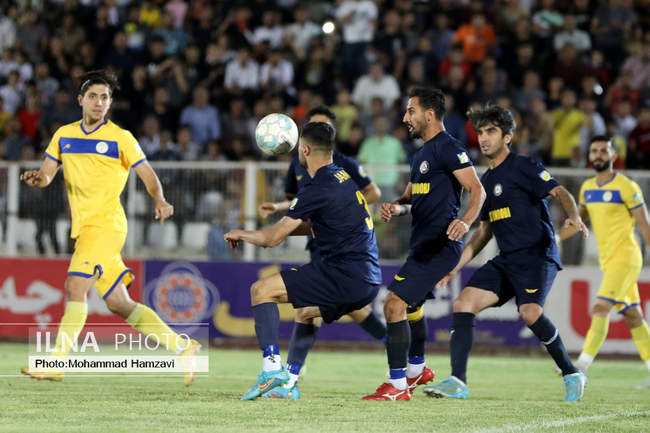 دیدار تیم های فوتبال فجرشهیدسپاسی شیراز وپارس جنوبی جم