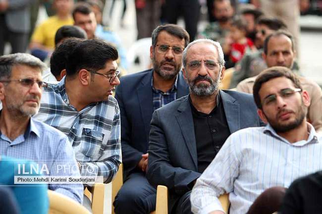 غبار روبی و گل افشانی گلستان شهدای اصفهان
