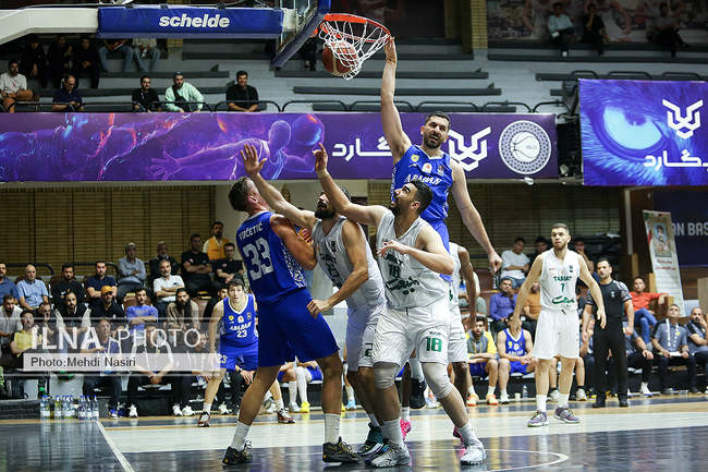 دیدار تیم های بسکتبال طبیعت اسلامشهر و پالایش نفت آبادان