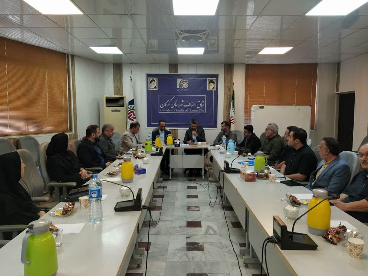 در شرایط فعلی اتحادیه‌های صنفی نظارت جدی‌تر بر فعالیت اعضای خود درگلستان داشته باشند
