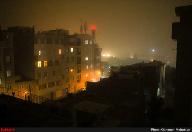 وقوع طوفان و گرد و خاک شدید در تهران