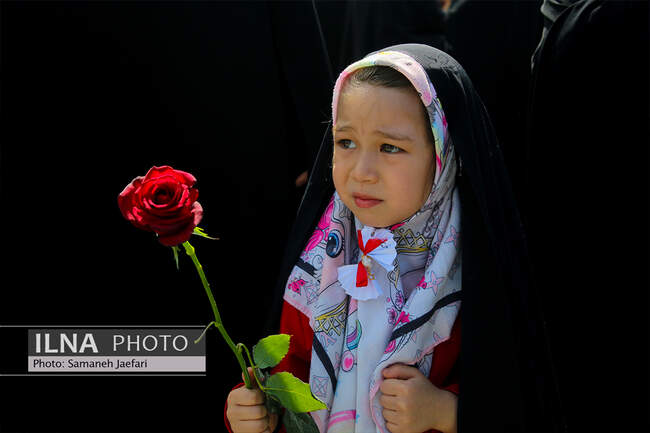 گلباران مسیر حرم امام رضا(ع) با حضور دختران مشهدی