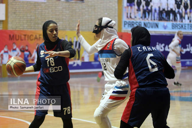 دیدار تیم های بسکتبال بانوان مولتی کافه مشهد و فولاد هرمزگان