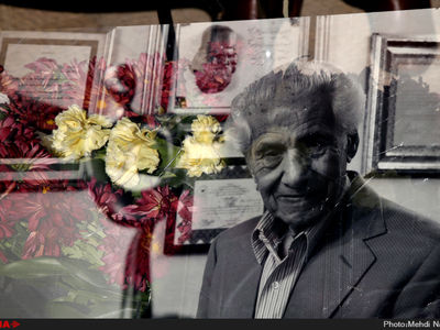 مسئولان با هنرمندان فقط عکس می‌گیرند