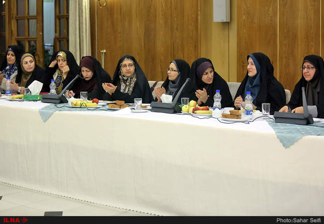 نشست ابتکار بامشاوران وزرا و مدیران کل دفاتر امور زنان و خانواده است�