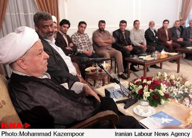 اعضای ستاد برگزاری یادواره‌های شهدای یزدل با آیت الله هاشمی