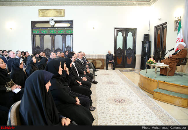 دیدار اعضای انجمن معماران و شهرسازان جوان با آیت الله هاشمی رفسنجانی