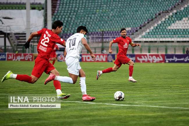 توقف تیم فوتبال تراکتور تبریز  برابر ذوب آهن اصفهان