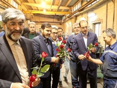 کارگران میدان دار عرصه تولید و رزمندگان جنگ اقتصادی هستند