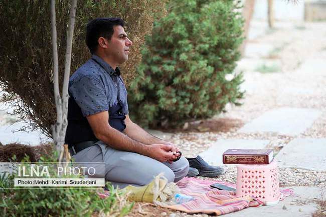 دعای عرفه در گلستان شهدا اصفهان 