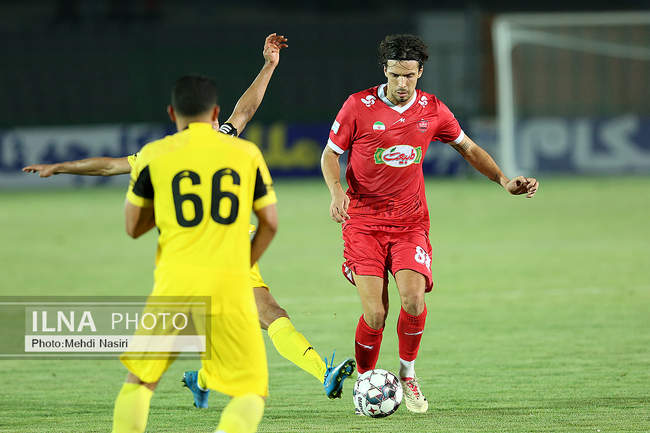 دیدار تیمهای فوتبال پرسپولیس تهران و فجر شهید سپاسی شیراز 