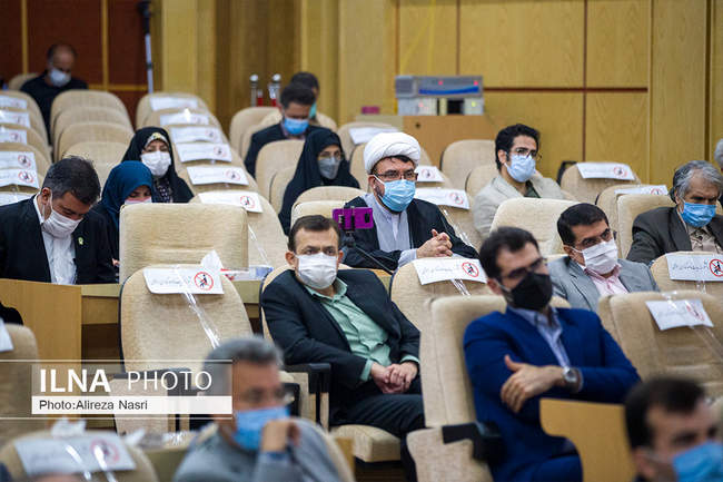نشست شبانه وزیر بهداشت در ستاد کرونا استان قزوین
