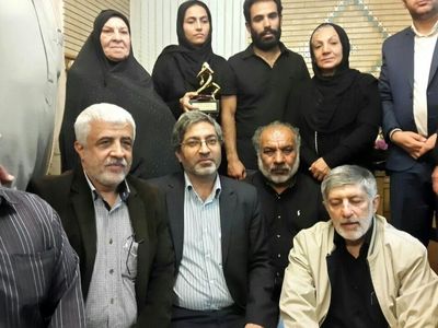 اهدای چهارمین تندیس مردمی شهید دریاقلی به خانواده گلبارنژاد