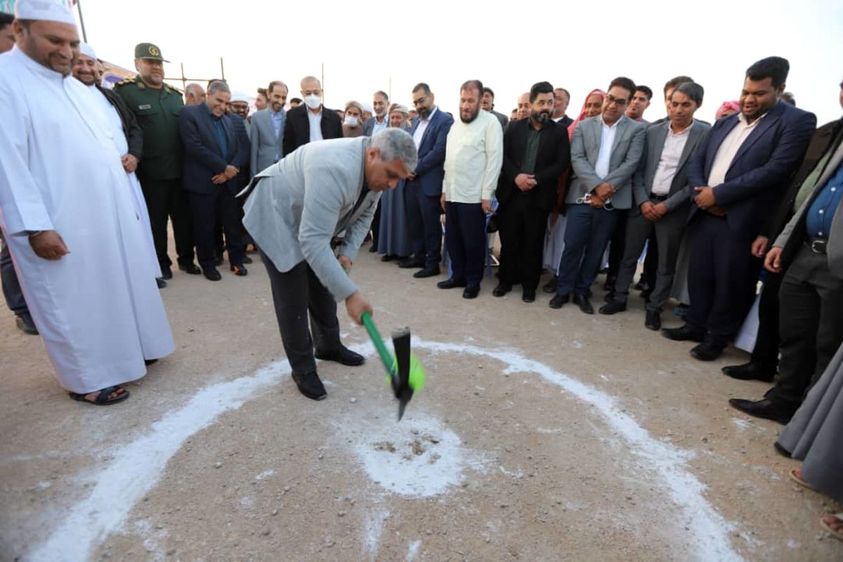 عملیات اجرایی احداث موج‌شکن روستای تنبان قشم آغاز شد