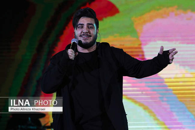 کنسرت آرون افشار در سی و پنجمین جشنواره بین المللی موسیقی فجر