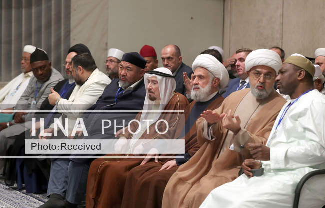 دیدار جمعی از مردم، مسئولان و مهمانان کنفرانس وحدت اسلامی با مقام مع