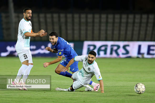 دیدار تیم های فوتبال استقلال تهران و پیکان