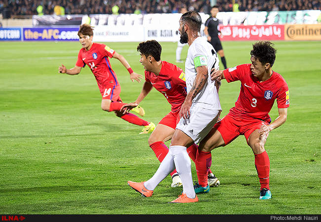 مسابقه فوتبال بین دوتیم ایران و کره جنوبی