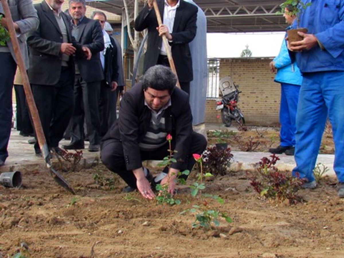 آیین درختکاری شرکت آب و فاضلاب کاشان  اجرا شد