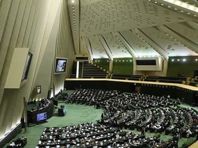 آقای رئیس‌جمهور باید در مجمع تشخیص موانع اجرای قانون استخدام نیروهای شرکتی را رفع کند