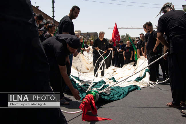 مراسم خیمه سوزان روز عاشورا در بازار تهران