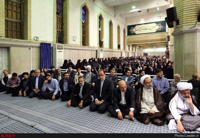 دیدار مسئولان، سفرای کشورهای اسلامی و جمعی از اقشار مختلف مردم با ره�