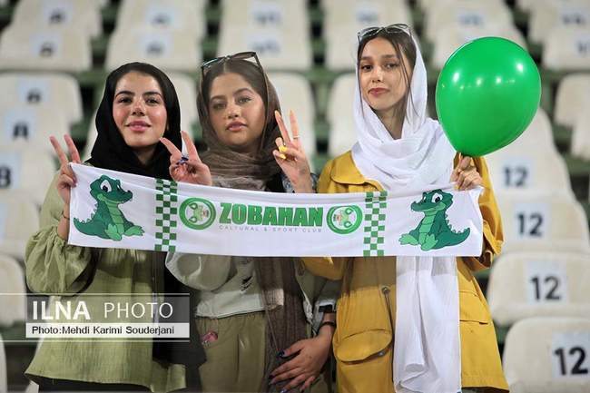 برد خانگی تیم فوتبال ذوب آهن اصفهان مقابل مس رفسنجان