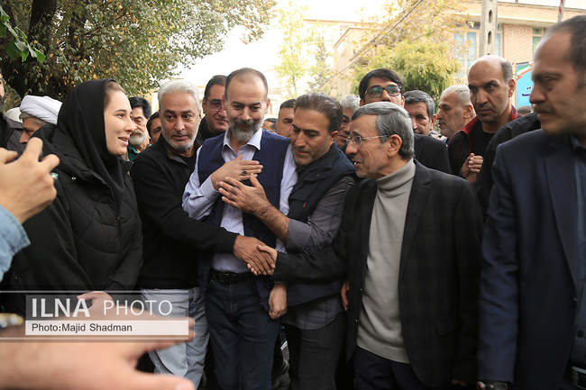  تشییع مرحومه مغفوره «زرین احمدی نژاد»