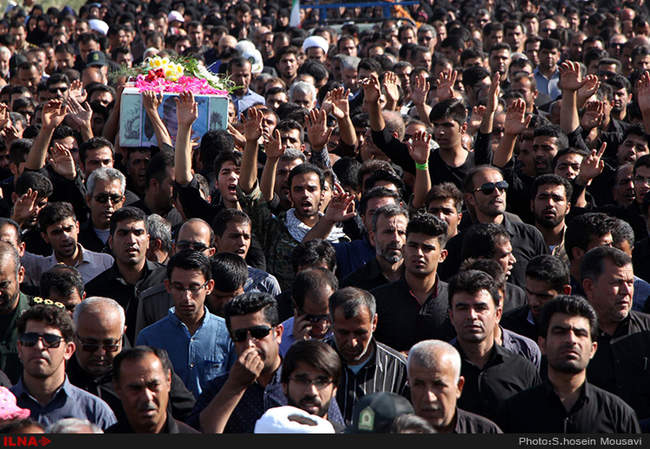 تشییع همرزم شهید چمران بر دستان عاشقان حسینی 