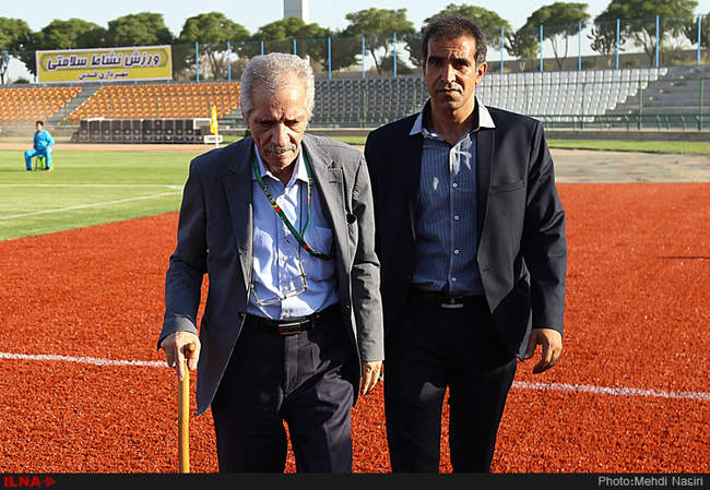 مسابقه فوتبال بین دوتیم استقلال تهران و پیکان 