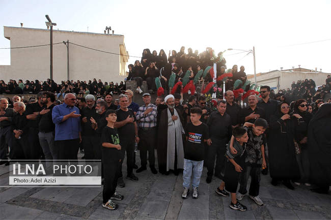 مراسم کهن نخل گردانی تفرش در عصر عاشورا