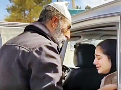 پای صحبت‌های سرایدار مدرسه فرزانگان کرمان/ من هم در این حادثه ، همسر و پسر ۷ ساله‌ام را از دست دادم/ بچه‌هایی که مانده‌اند باید دکتر بشوند