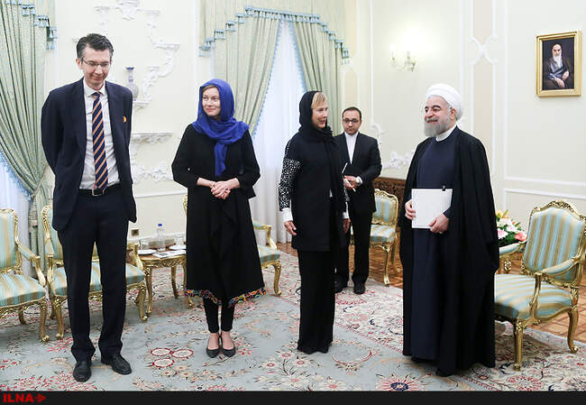 تقدیم استوارنامه سفیران 6 کشور به رئیس جمهوری