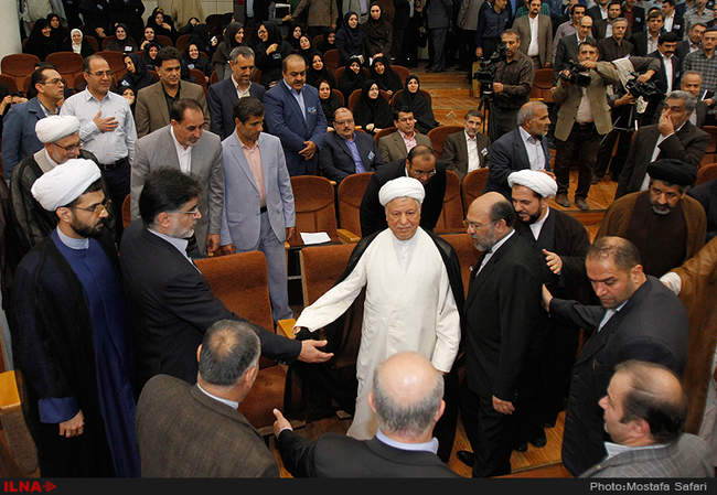 بازدید آیت الله هاشمی رفسنجانی از چند طرح در دانشگاه آزاد اسلامی واح