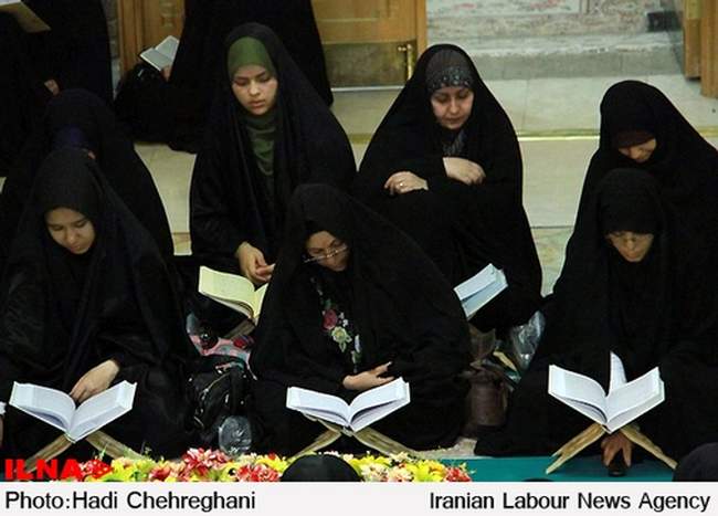 جزء خوانی قرآن کریم با حضورمردم قم در حرم حضرت فاطمه معصومه(س)