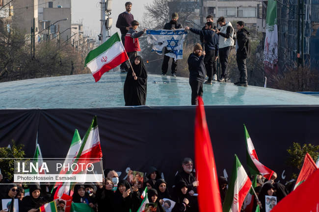  مراسم بیعت با سومین رهبر انقلاب اسلامی در تهران / 2