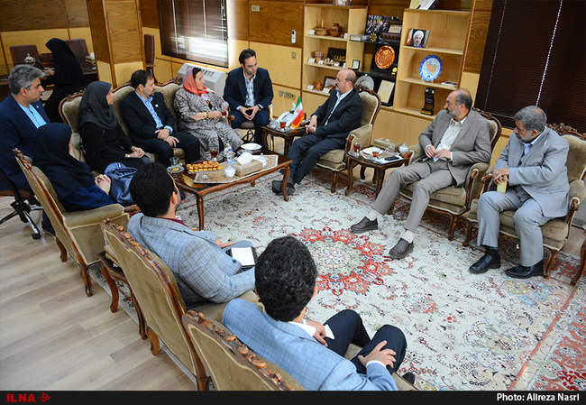 نشست استاندار قزوین با رئیس آسیا و اقیانوسیه شورای جهانی صنایع دستی