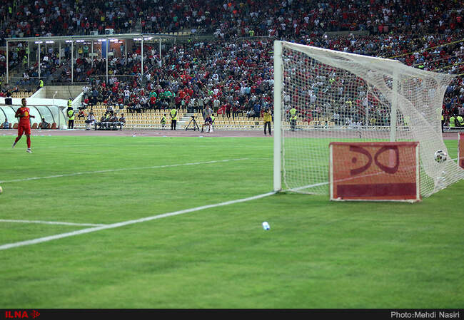 دیدار تیمهای پرسپولیس تهران و نفت تهران