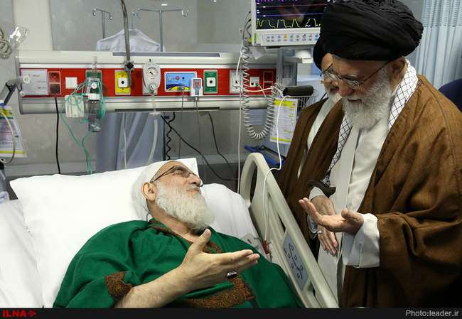 عیادت رهبر معظم انقلاب اسلامی از آیت الله هاشمی شاهرودی 