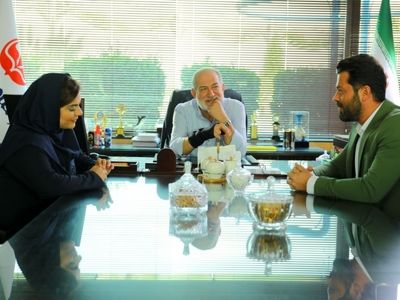 اولین تیزر «سلفی با دموکراسی» رونمایی شد/ آغاز اکران از امروز